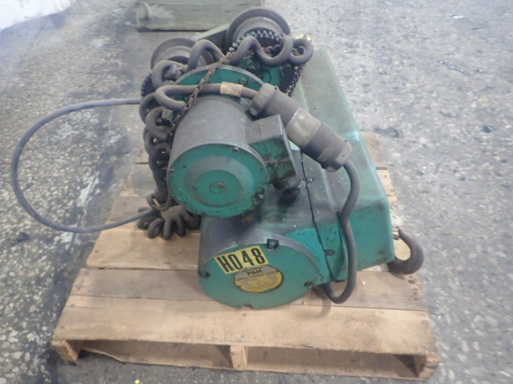 Harnishieger Electric Cable Hoist