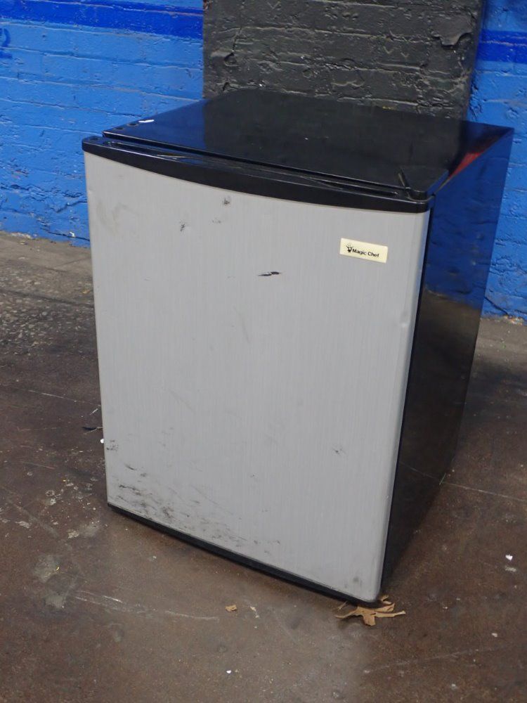 Magic Chef Mini-refrigerator