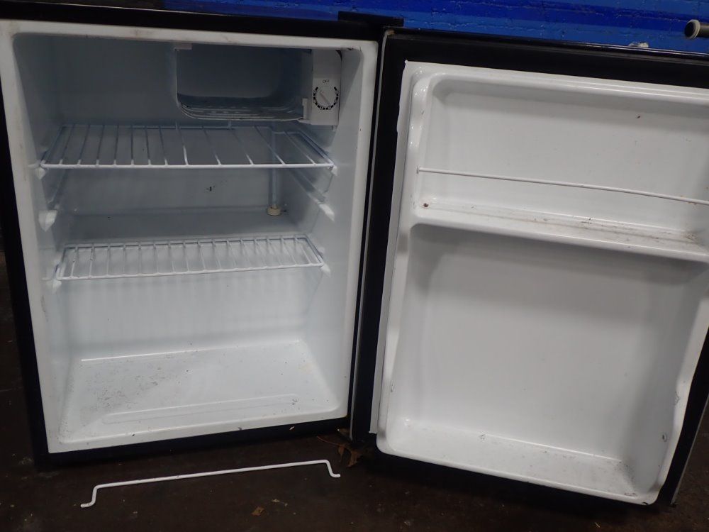 Magic Chef Mini-refrigerator