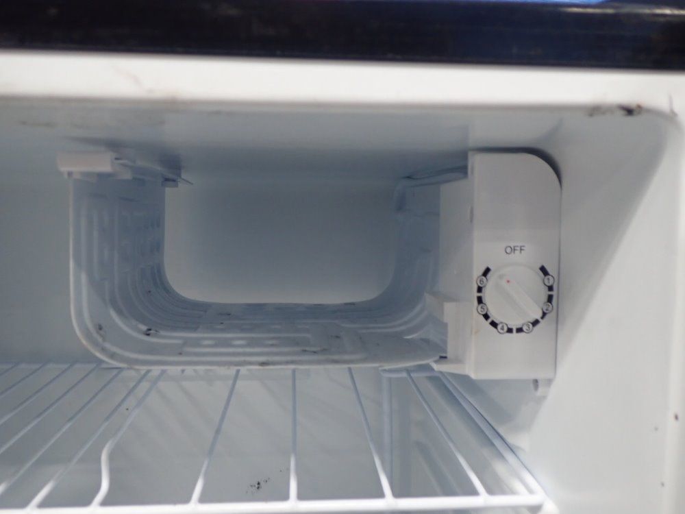 Magic Chef Mini-refrigerator