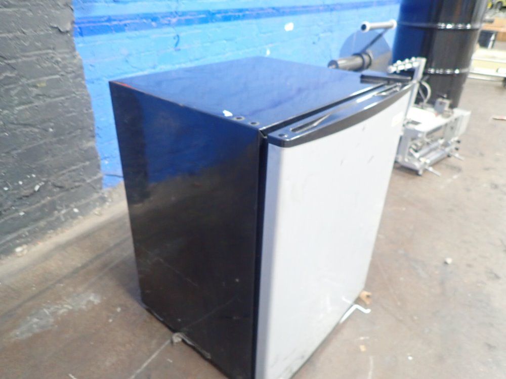 Magic Chef Mini-refrigerator