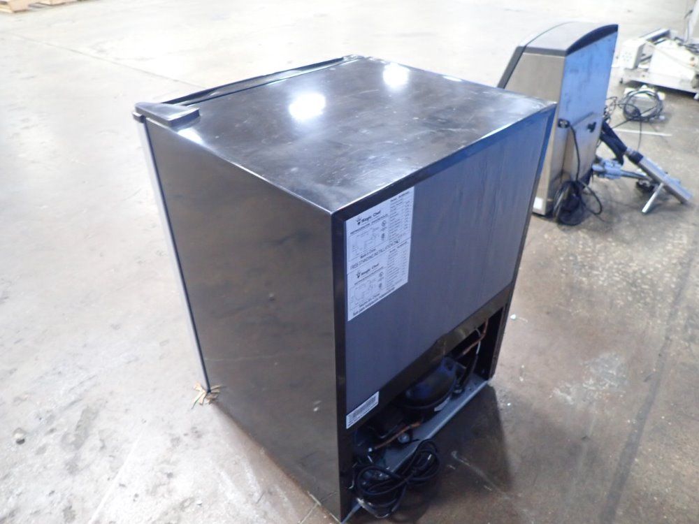 Magic Chef Mini-refrigerator