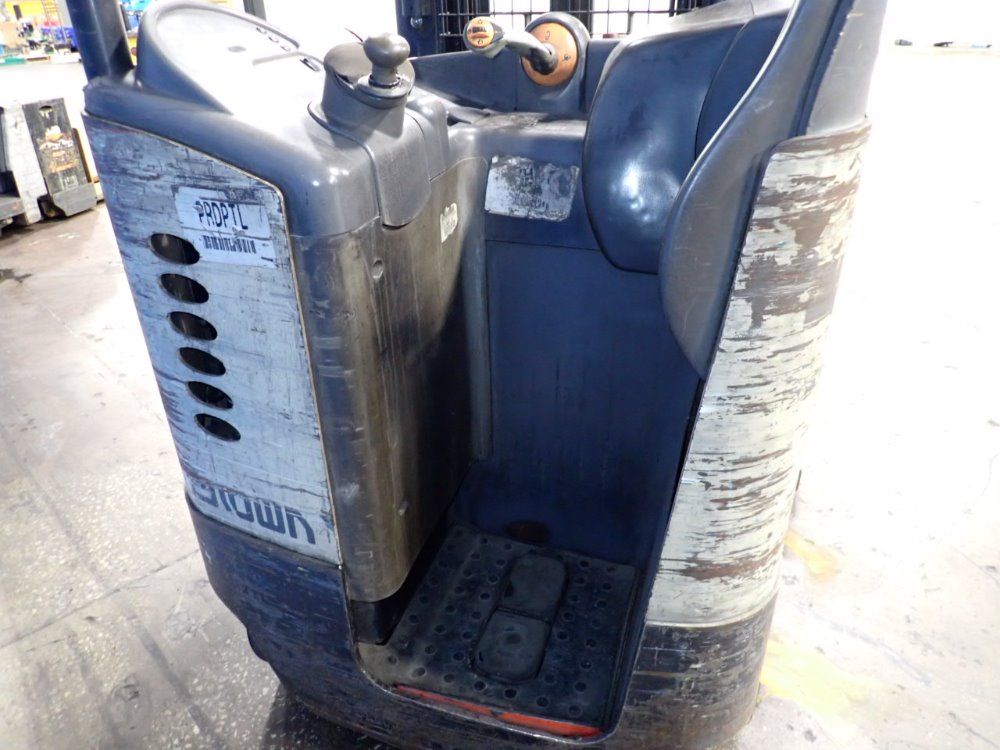 Crown Electric Stand Up Straddle Forklift