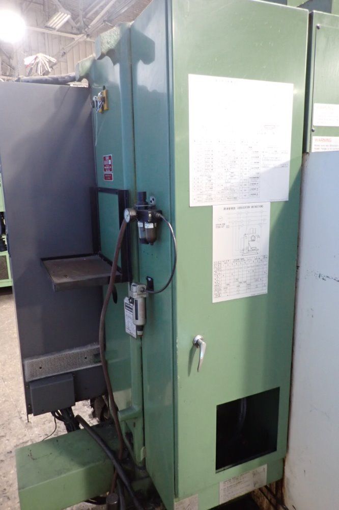 Okk 16" X 28 1/2" Pcv-40 Cnc Vmc - Pcv-40