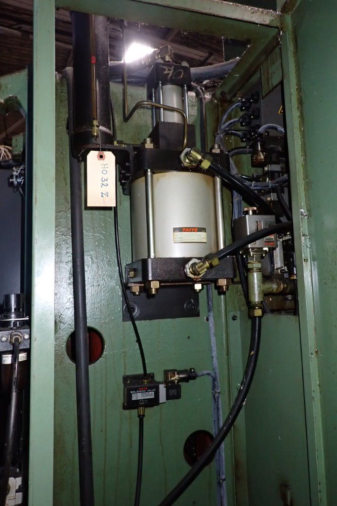 Okk 16" X 28 1/2" Pcv-40 Cnc Vmc - Pcv-40