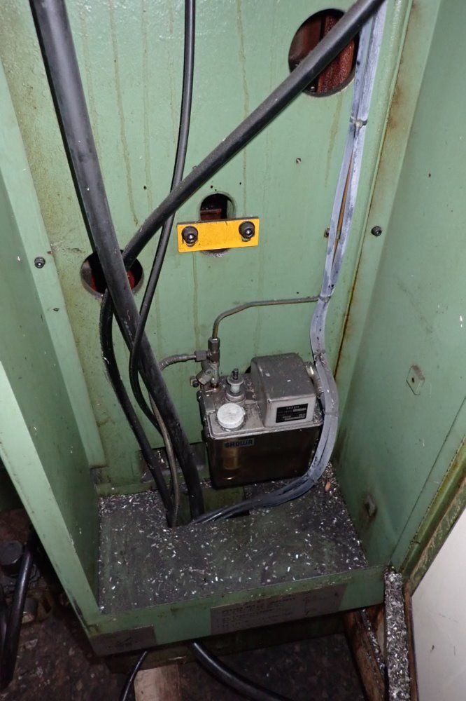 Okk 16" X 28 1/2" Pcv-40 Cnc Vmc - Pcv-40