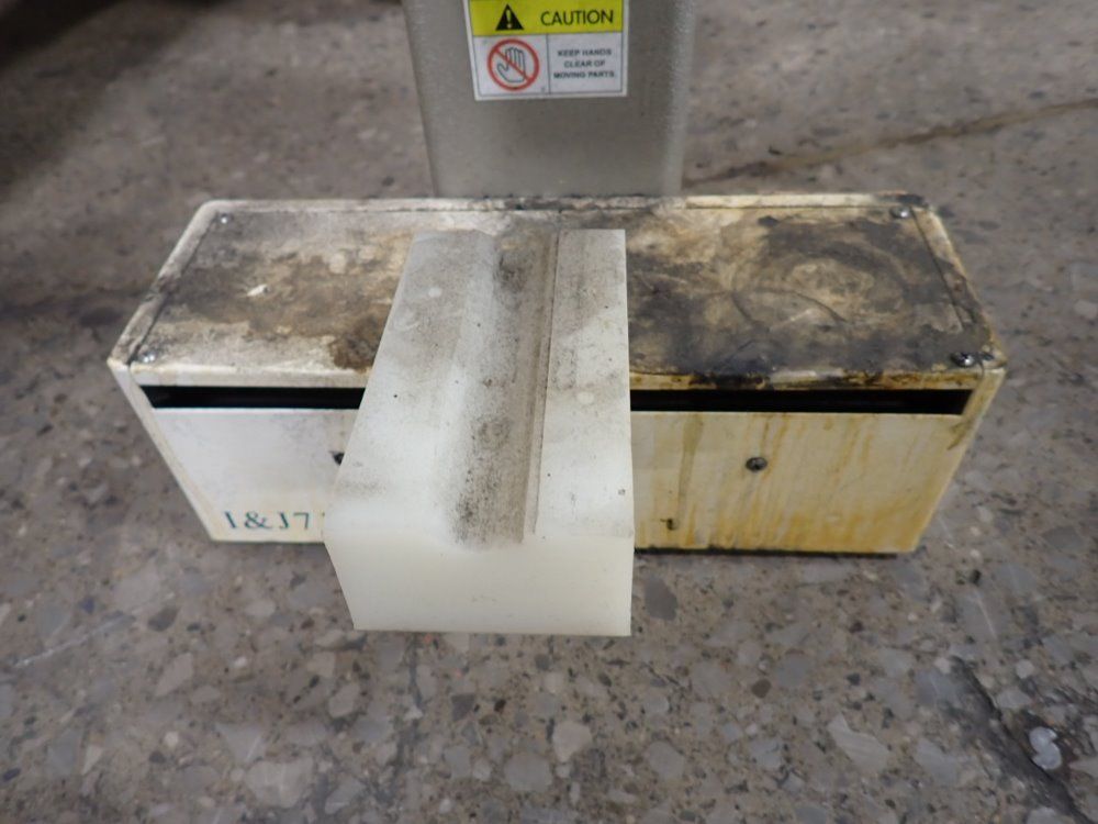 I  J Fisnar Inc Dispensing Robot