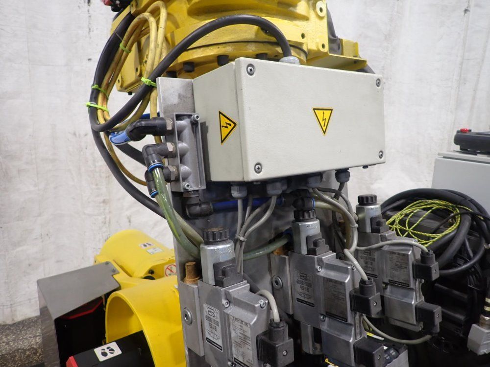 Fanuc R-2000i/165f Robot - R-2000i/165f