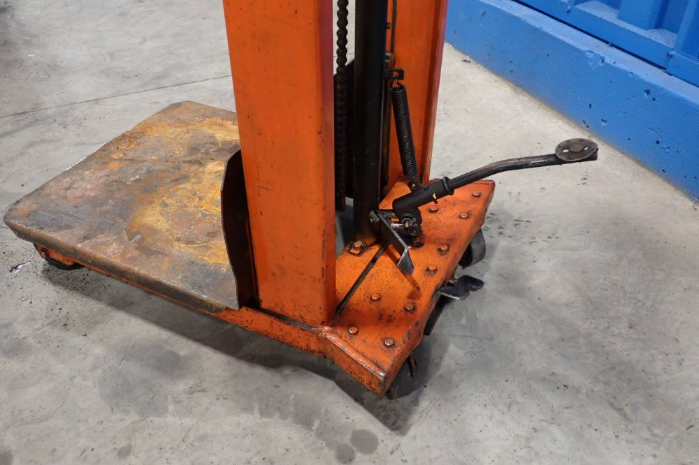 Presto 1000# Hydraulic Lift Truck - M-152-1