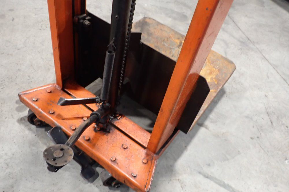 Presto 1000# Hydraulic Lift Truck - M-152-1