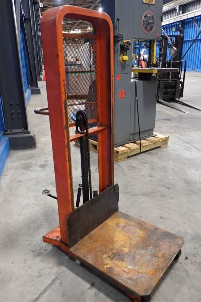 Presto 1000# Hydraulic Lift Truck - M-152-1