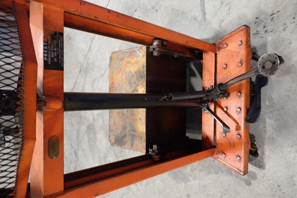 Presto 1000# Hydraulic Lift Truck - M-152-1
