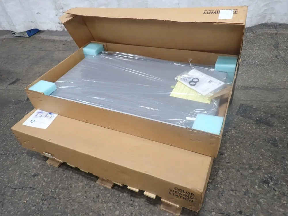 Luminaire Color Viewing Station