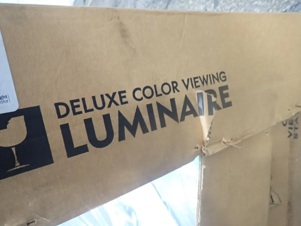 Luminaire Color Viewing Station