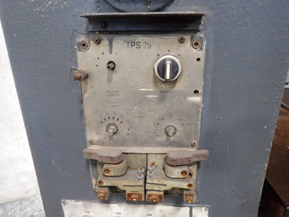 Dake Johnson 24" Vh-24 Vertical Band Saw - Vh-24