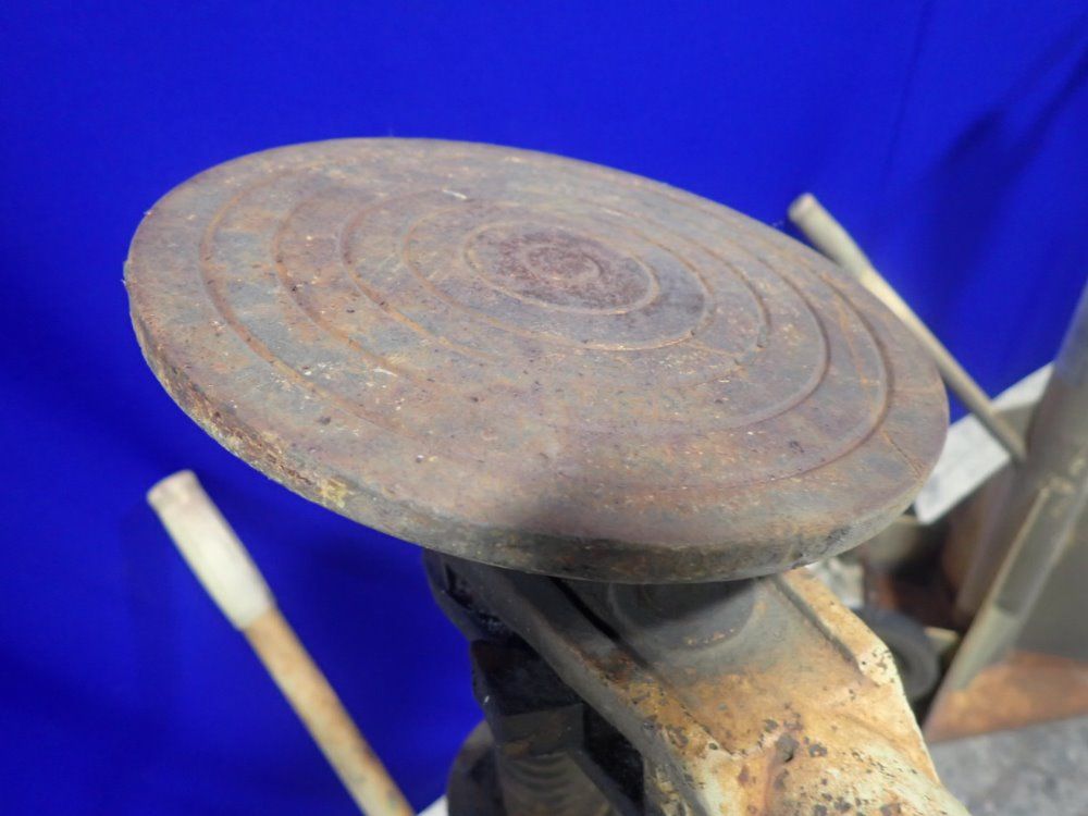 Vestil Stabilizing Jack