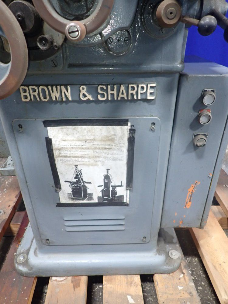 Brown & Sharpe 6" X 26" Surface Grinder - 2l