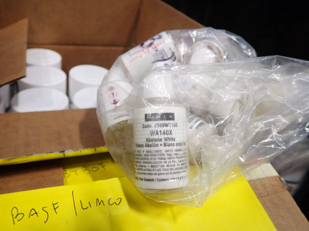 Limco White-touch Up Kit Lot - A369at628