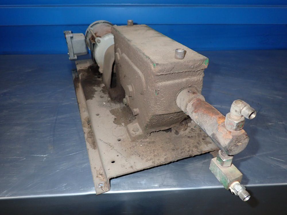 Western Chemical Pumps 3.5-35 Injections Per Minute/16oz-22gal/day Chemical Injection Pump And Motor - Type Ma