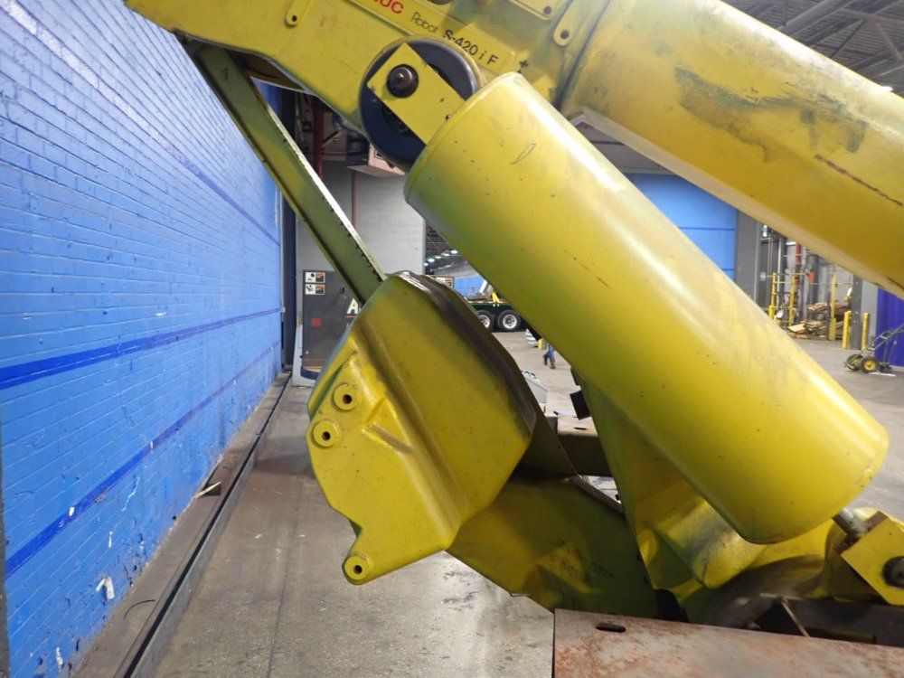 Fanuc S-420if Robot - S-420if
