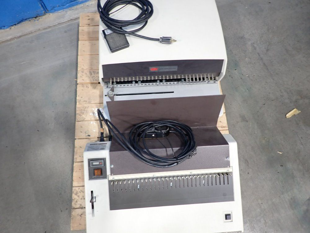 General Binding Co. Binding Machine - 110eb-2