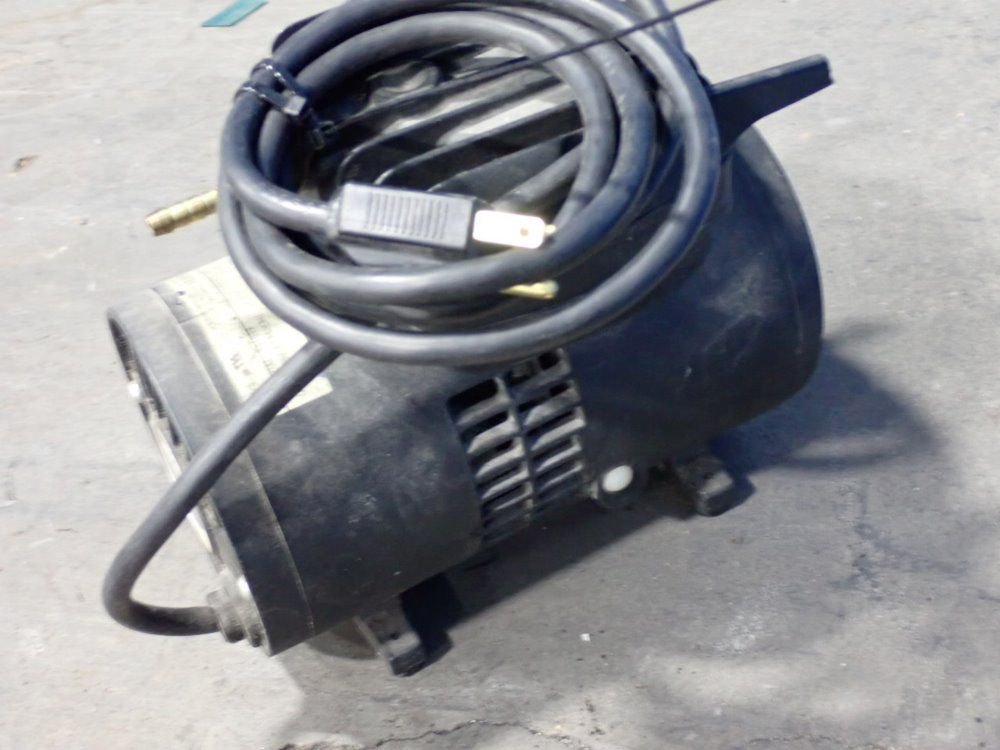 Thomas Ind. Vacuum Pump - 90saa18-146a