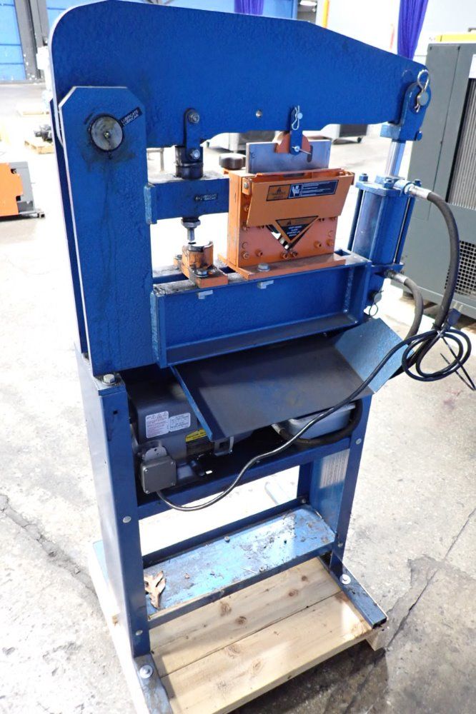 Metal Pro 40 Ton Iron Worker - Metal Pro/mp4000