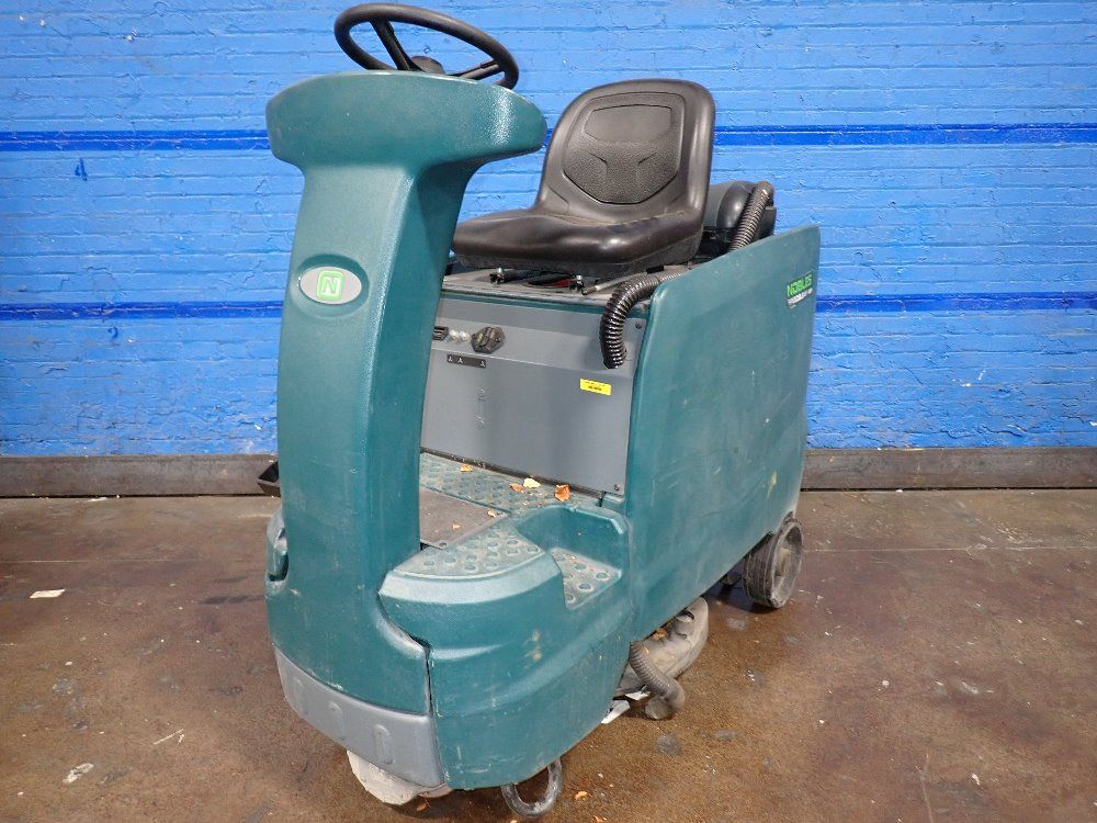 Tennant/nobles 24" Floor Scrubber - Speedgleam/sgr
