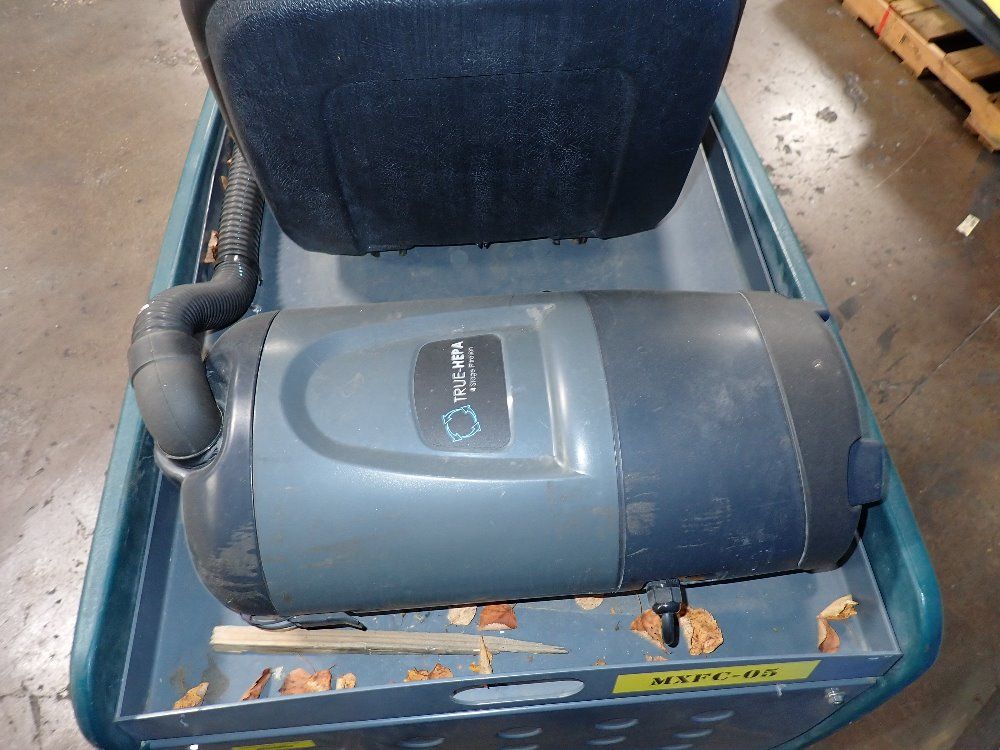 Tennant/nobles 24" Floor Scrubber - Speedgleam/sgr