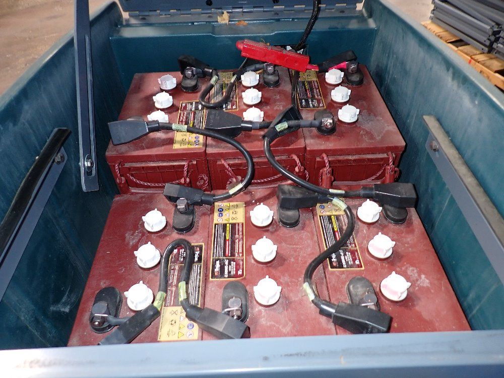 Tennant/nobles 24" Floor Scrubber - Speedgleam/sgr