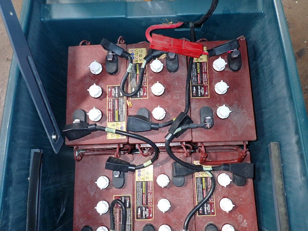 Tennant/nobles 24" Floor Scrubber - Speedgleam/sgr