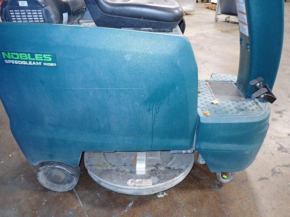 Tennant/nobles 24" Floor Scrubber - Speedgleam/sgr