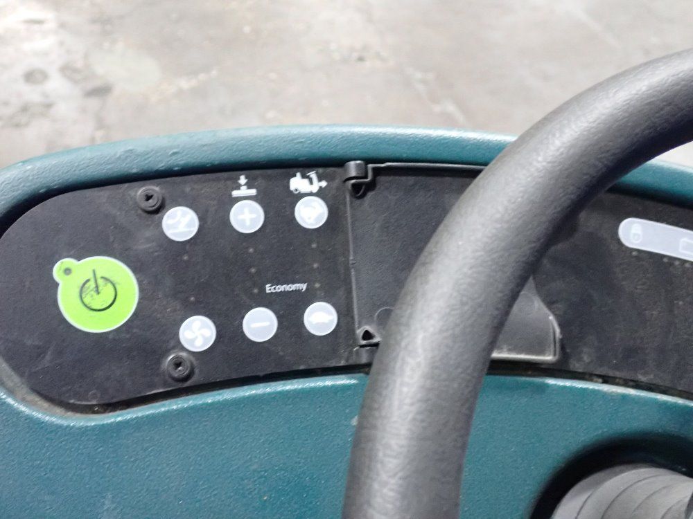 Tennant/nobles 24" Floor Scrubber - Speedgleam/sgr