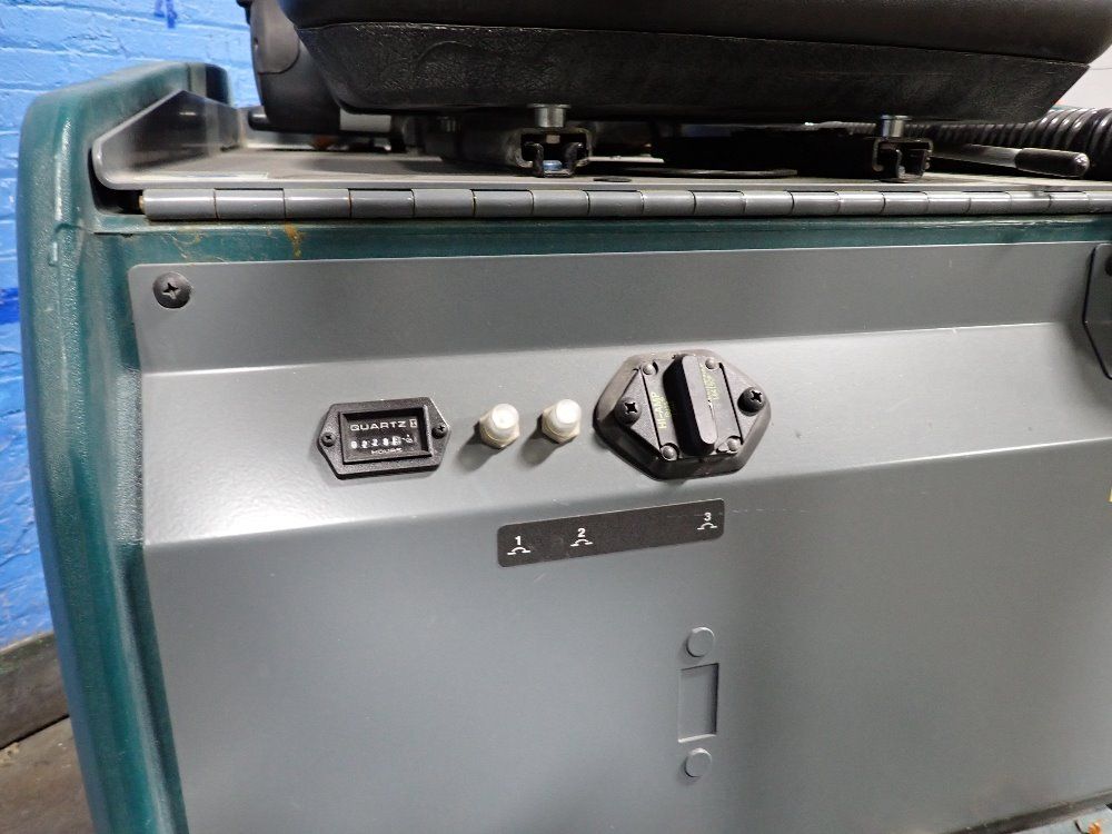 Tennant/nobles 24" Floor Scrubber - Speedgleam/sgr