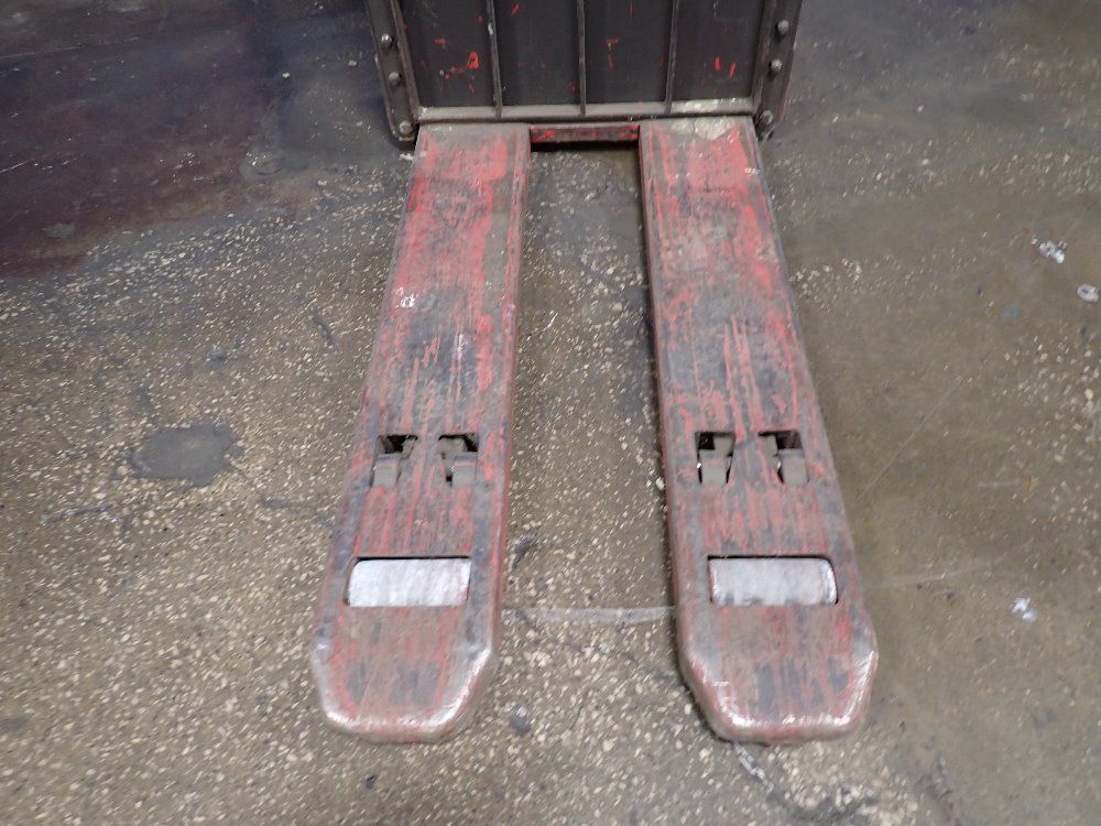 Raymond 6000 Lbs 6000 Lbs Electric Pallet Jack - 8400