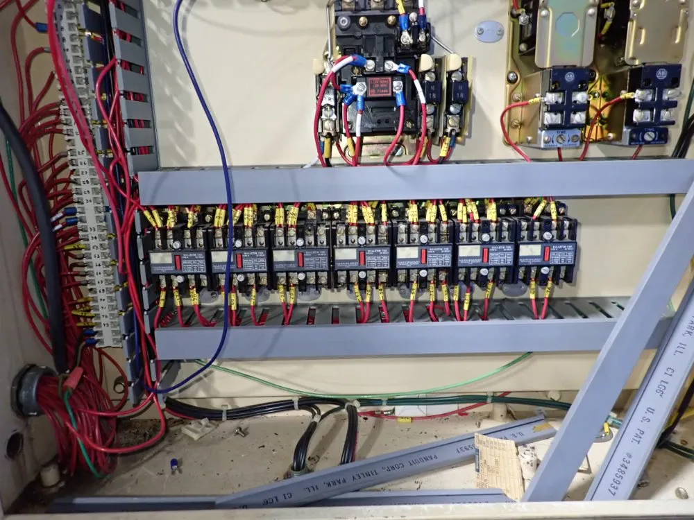 Brown & Sharpe 8" X 24" Surface Grinder - 824 Micromaster