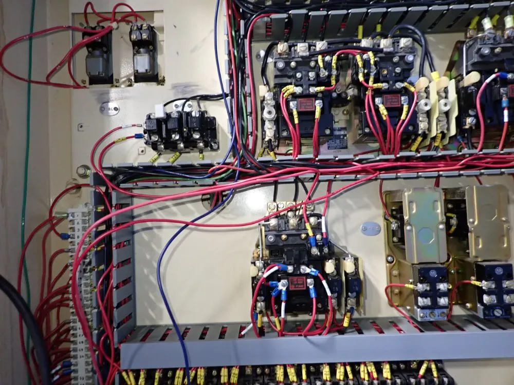 Brown & Sharpe 8" X 24" Surface Grinder - 824 Micromaster