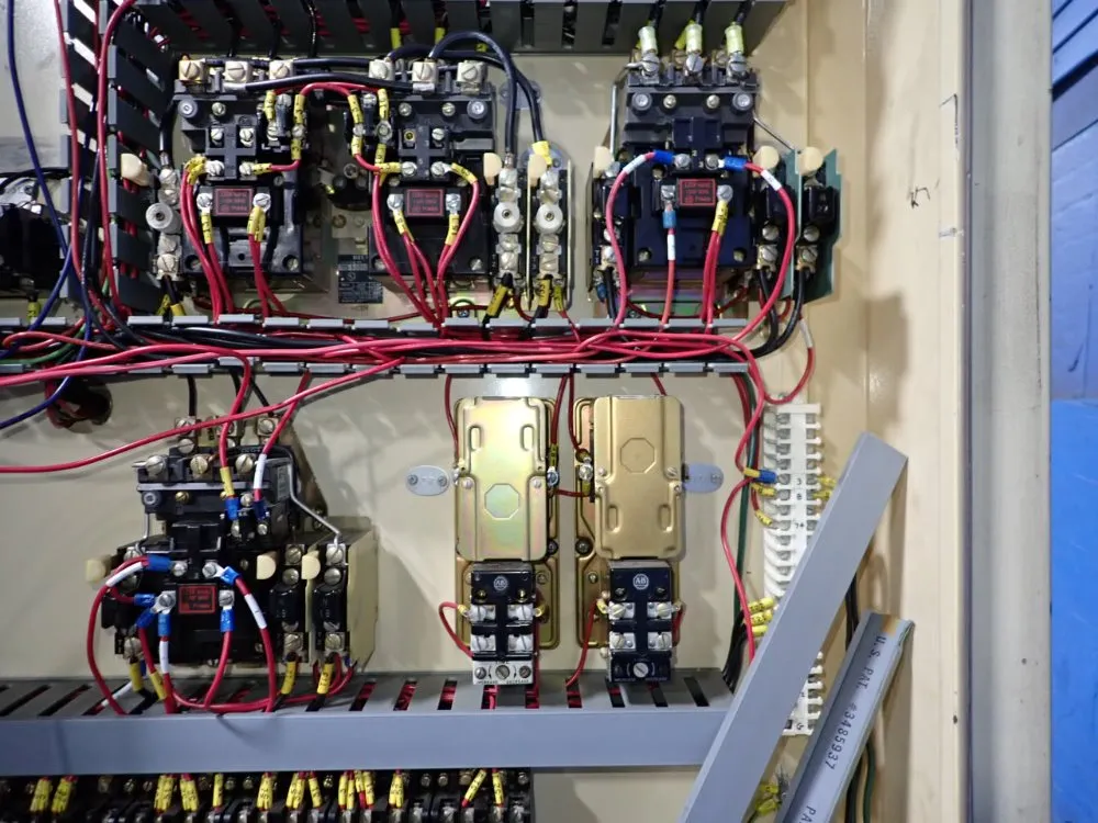 Brown & Sharpe 8" X 24" Surface Grinder - 824 Micromaster