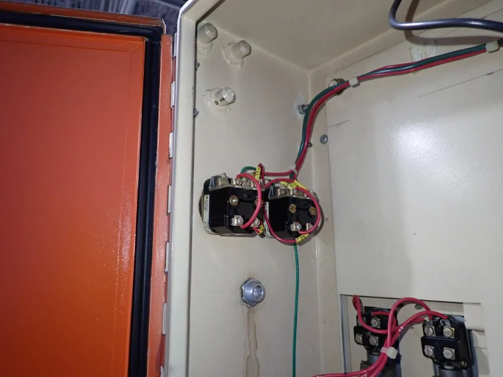 Brown & Sharpe 8" X 24" Surface Grinder - 824 Micromaster