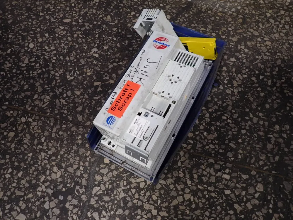 Lenze Frequency Inverter - E84abbnd1534vn0