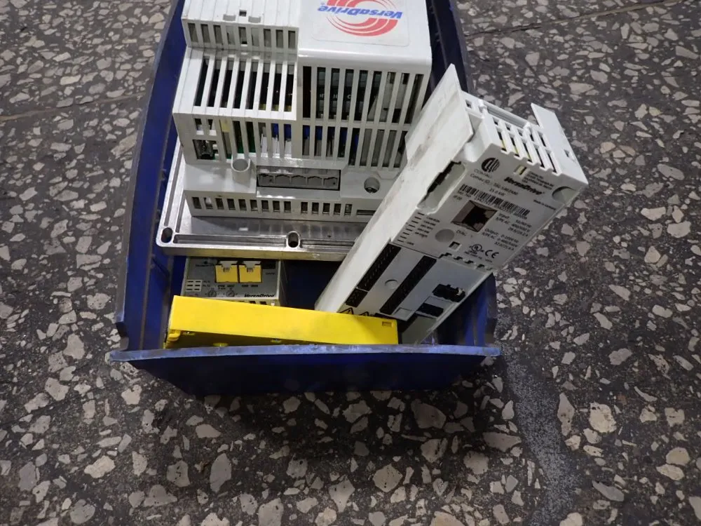 Lenze Frequency Inverter - E84abbnd1534vn0