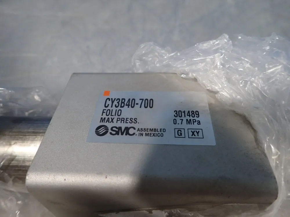 Smc Magnetically Coupled Rodless Cylinder - Cy3b40-700