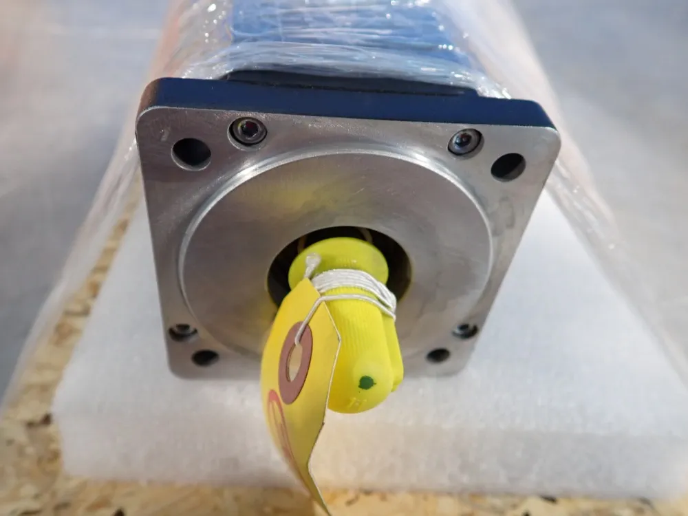 Allen Bradley Low Inertia Servo Motor - Vpl-b0753m-wj14aa