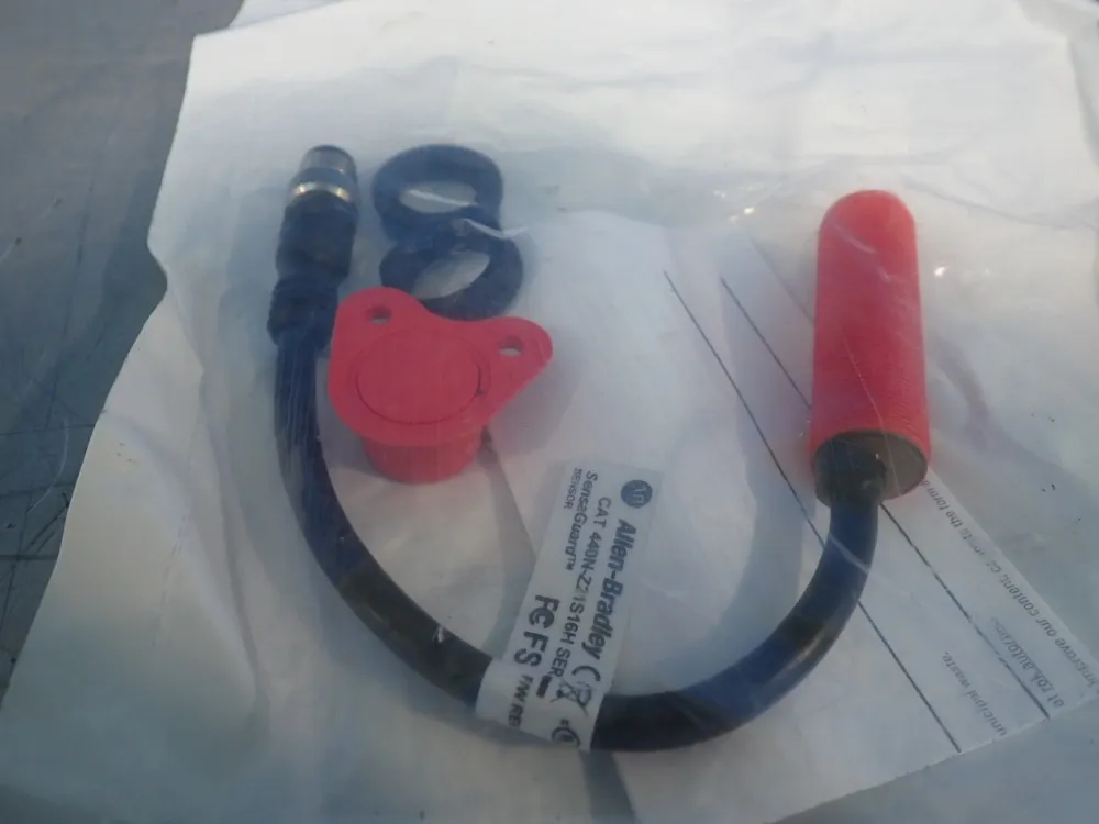 Allen Bradley Lot Of 6 Non Contact Switch - 440n-z21s16h