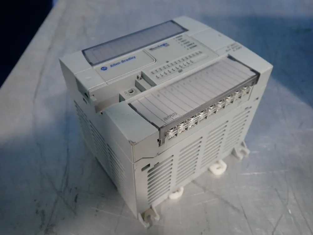 Allen Bradley Control Module - 1762-l24bwa