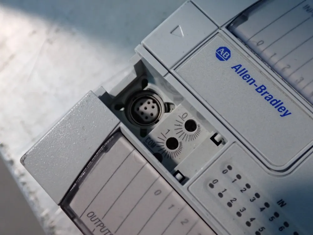 Allen Bradley Control Module - 1762-l24bwa