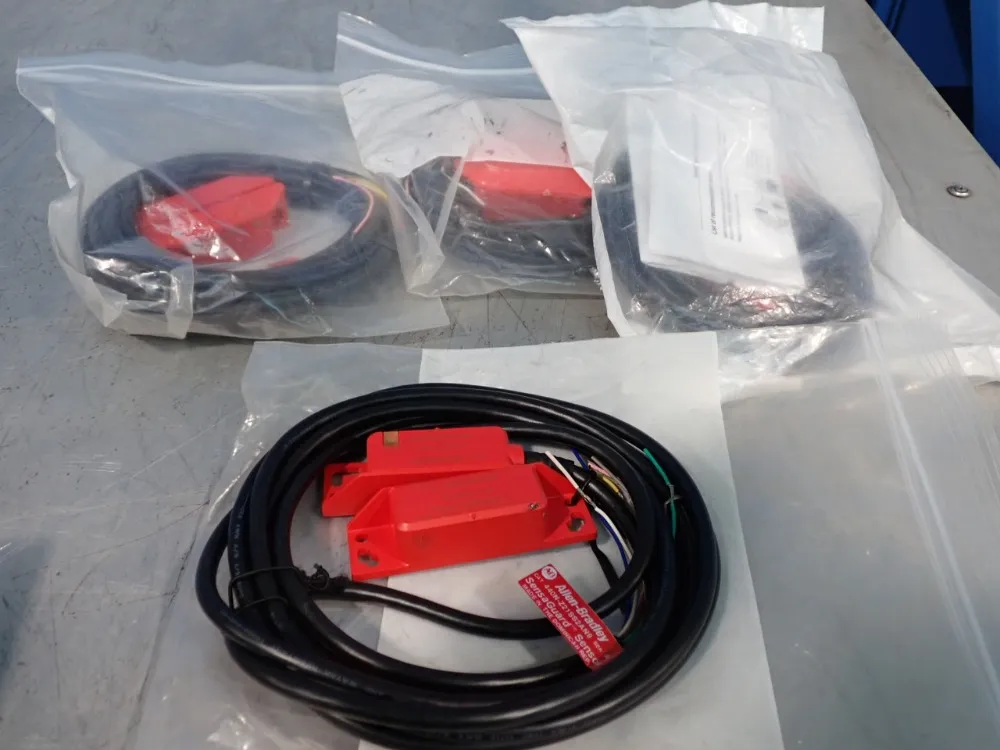Allen Bradley Lot Of 4 Non Contact Switch - 440n-z21ssan9
