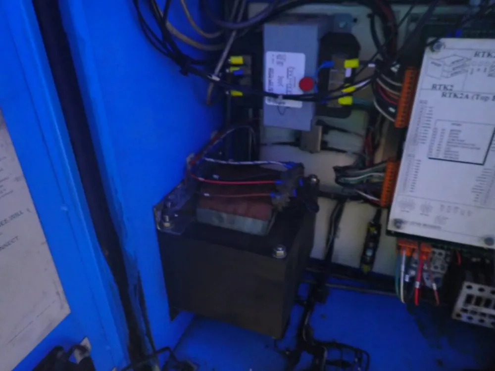 Yeong Chin Machinery Industries 1996 Super Max Ycm - 40 Cnc Vertical Mill - Ycm-40