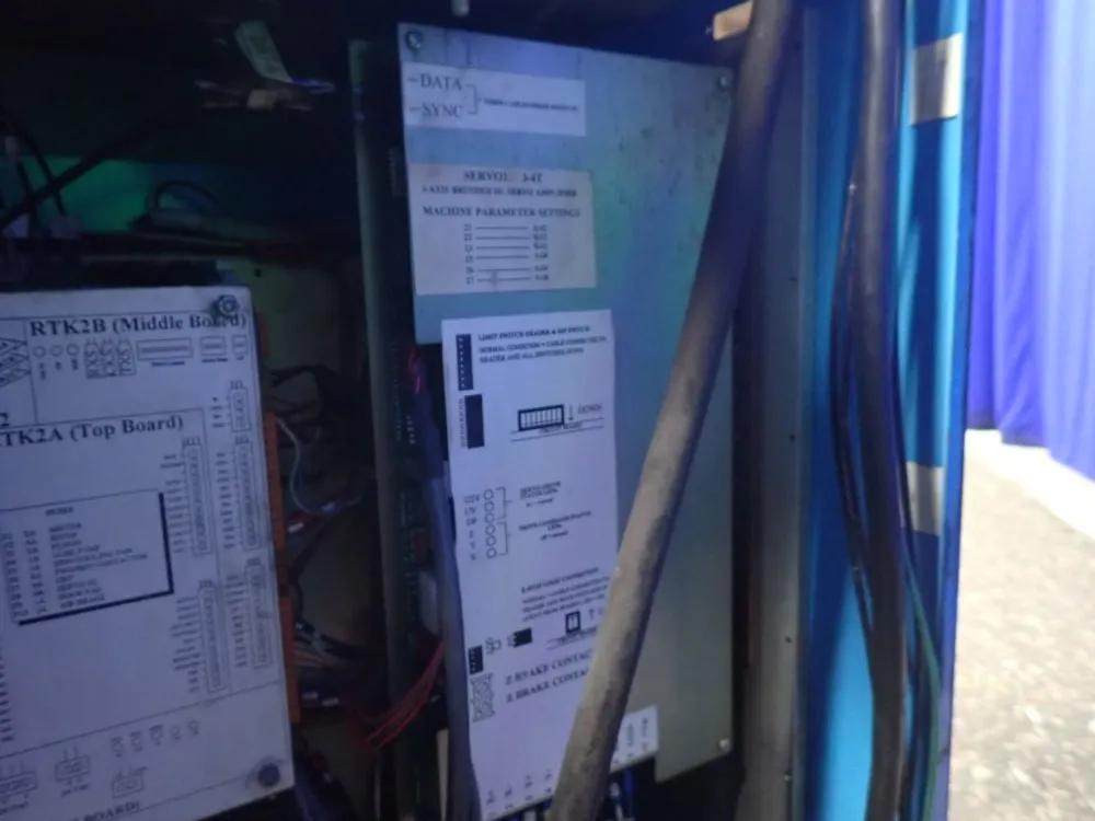 Yeong Chin Machinery Industries 1996 Super Max Ycm - 40 Cnc Vertical Mill - Ycm-40