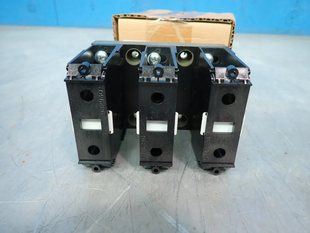 Allen Bradley Lot Of 2 Power Distribution Block - 1492-pdl3161